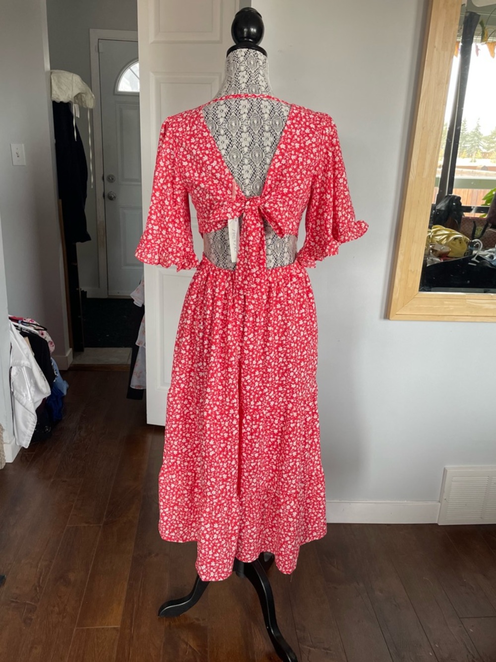 NWT Large She + Sky Tiered Tie Back Red Floral Flutter Sleeve Midi Dress - Picture 7 of 9